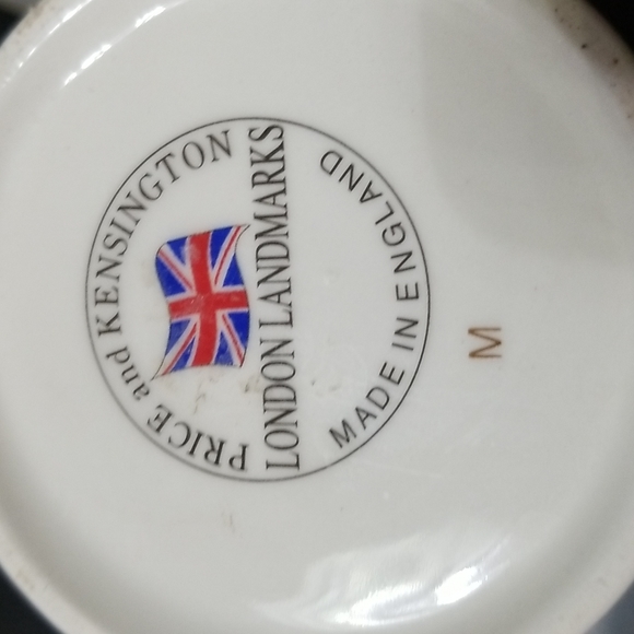 PAIR OF ENGLISH TEA OR COFFEE MUGS - Picture 3 of 4